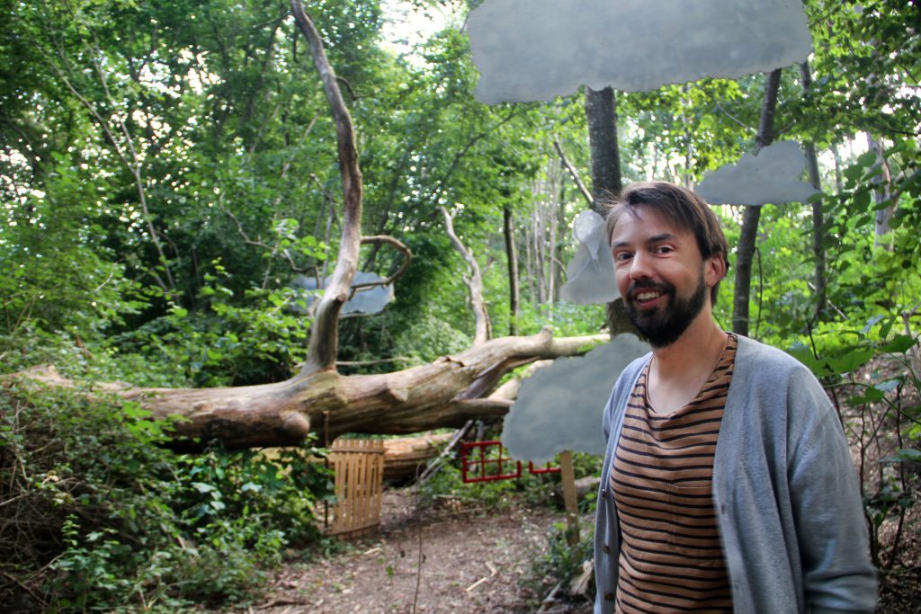 Martin Hellström i skogsdunge