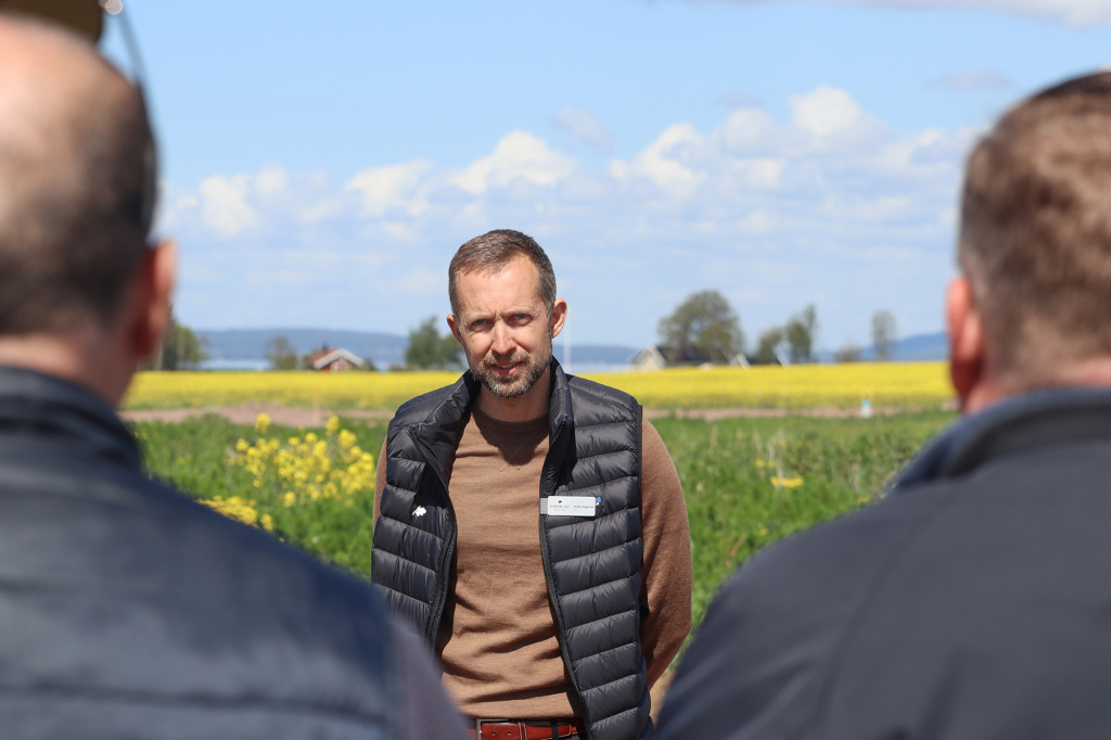 Staffan Hagström tittar mot kameran