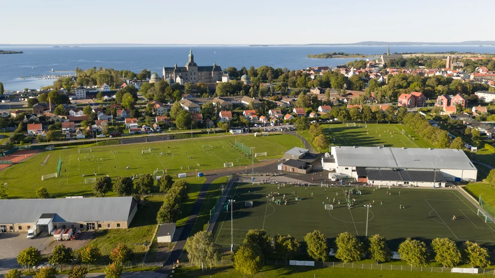 Flygbild över Kungsvallas fotbollsplaner.
